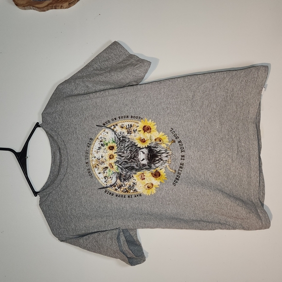 Gildan Gray and Yellow Short Sleeve Tee with Animal Graphic - Picture 1 of 1